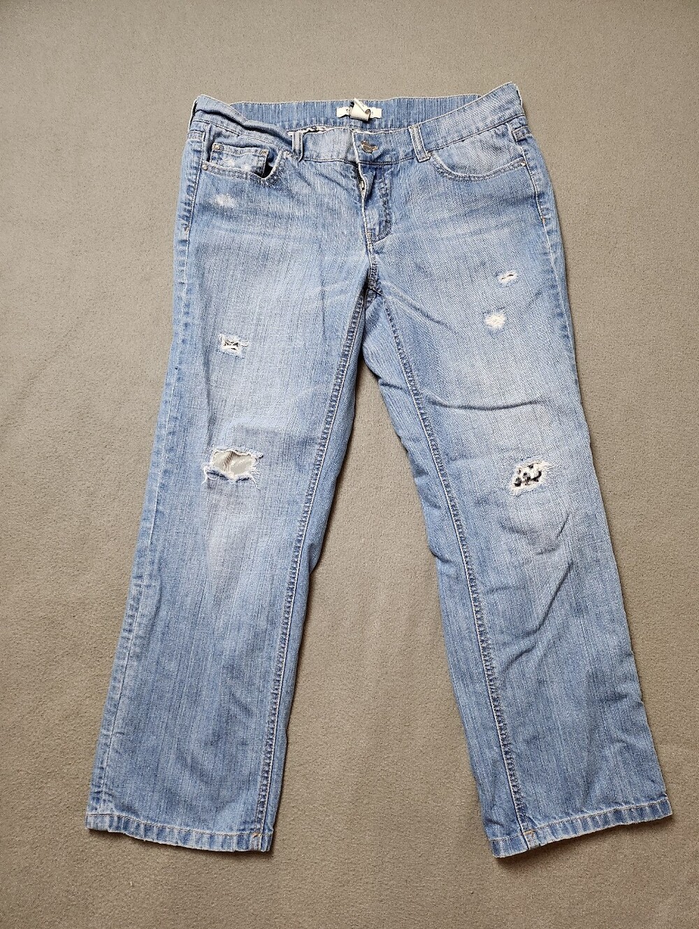 White House Black Market Light Wash Distressed Jeans Size 8 Lepoard